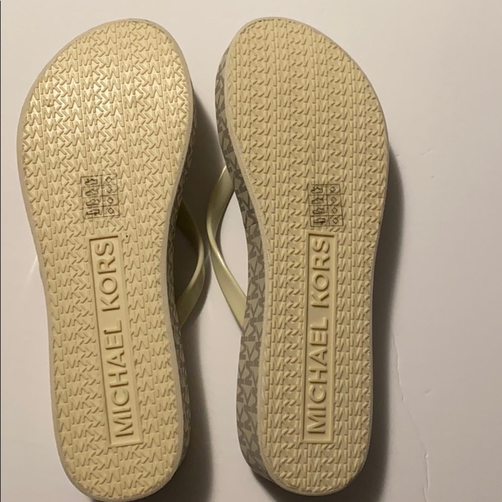 💜Authentic Michael Kors FlipFlops - Picture 5 of 7